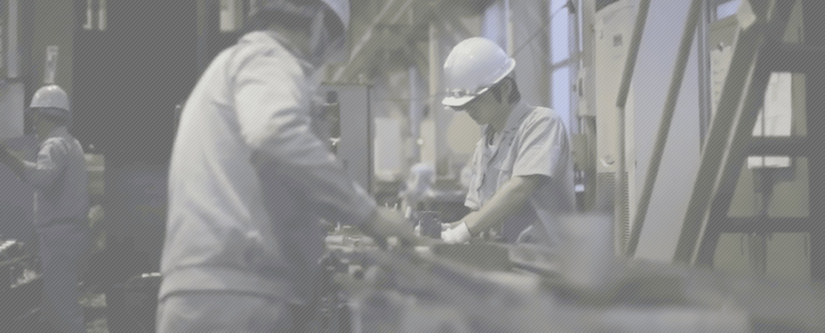 作業中の男性二人